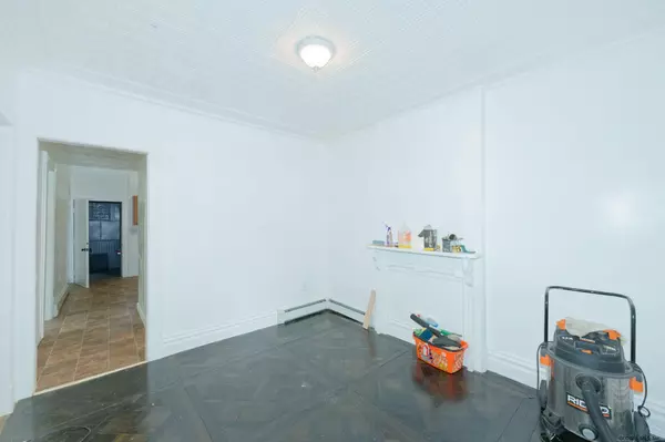 Troy, NY 12180,365 4TH Street