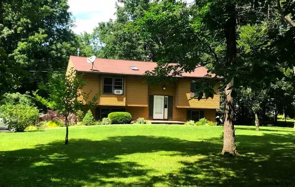 2 GREEN ACRES Road, Greenport, NY 12534