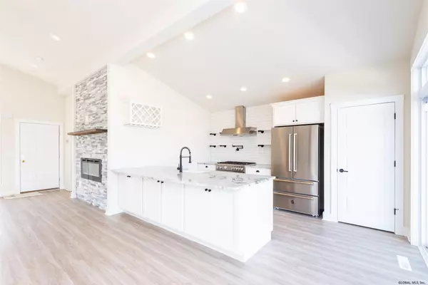 Hudson, NY 12513,2 LUCAS Lane