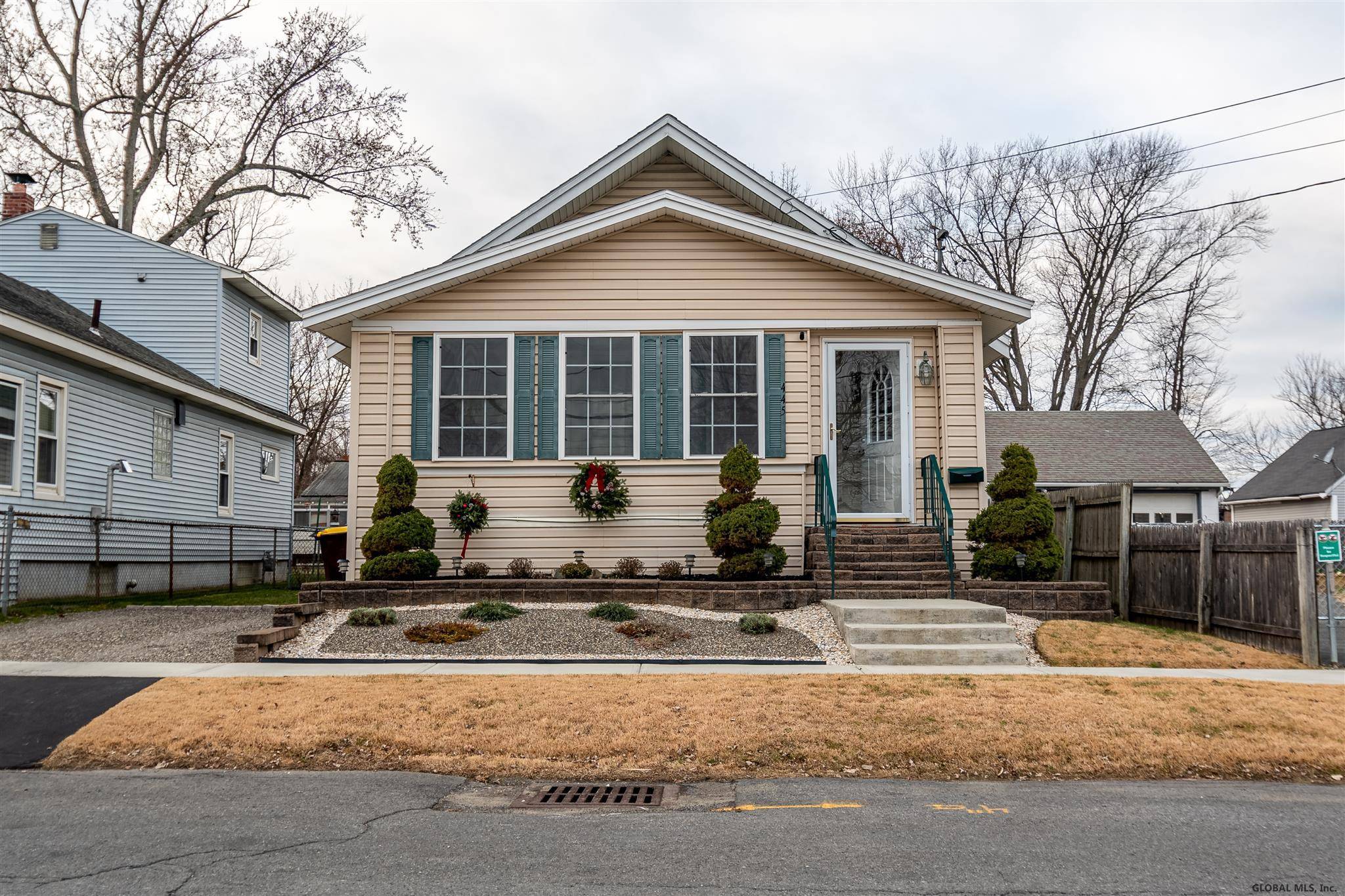 445 8TH Avenue, Watervliet, NY 12189