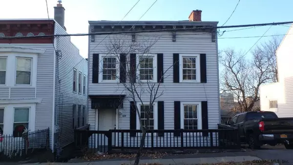 825 1ST Street, Rensselaer, NY 12144