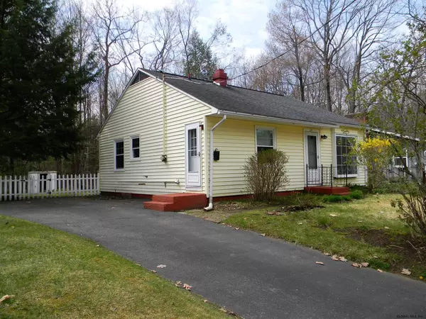 29 CRESTLINE Drive, Ballston Spa, NY 12020