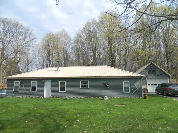 606 SNAKE HILL Road, Poestenkill, NY 12140