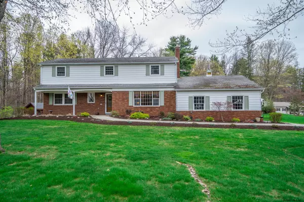 1 WILLOWBROOK Lane, Clifton Park, NY 12019