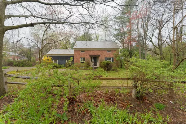 2301 BROOKSHIRE Drive, Niskayuna, NY 12309