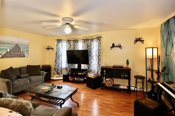 Albany, NY 12205,44 FROST Place