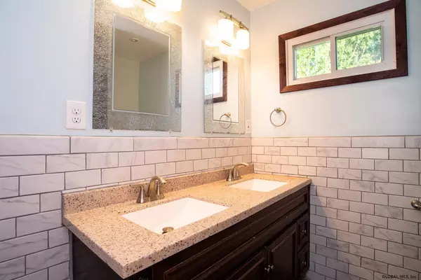 Guilderland, NY 12203,131 ARCADIA Avenue