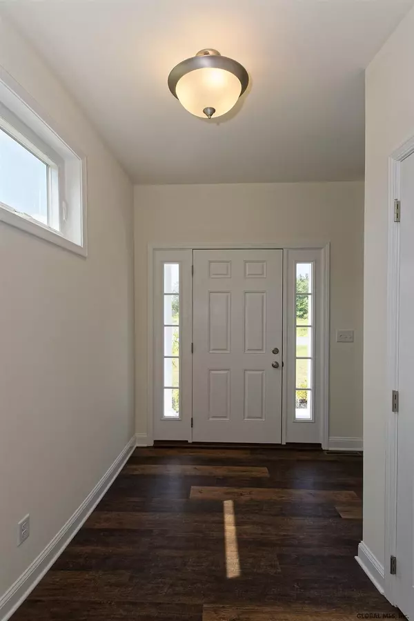 Milton, NY 12020,21 HUNTINGTON Way