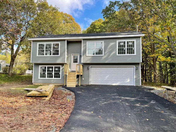 10 WILLOW Lane, East Greenbush, NY 12144