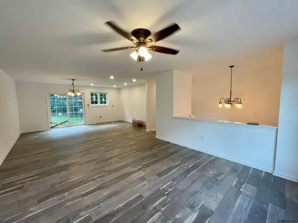 East Greenbush, NY 12144,10 WILLOW Lane