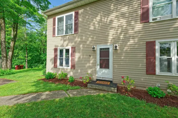 49 COOPER Avenue, East Greenbush, NY 12144