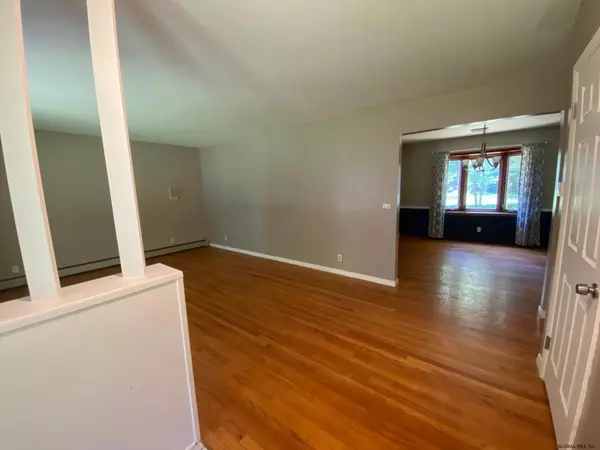 Clifton Park, NY 12065,24 VALENCIA Lane