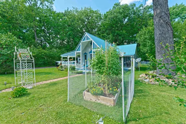 Round Lake, NY 99999,11 CLARK Avenue