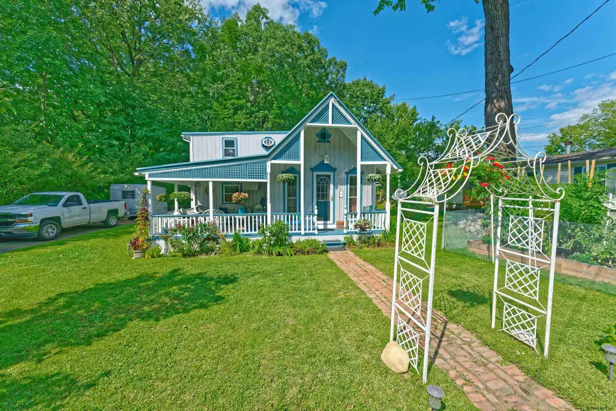 Round Lake, NY 99999,11 CLARK Avenue