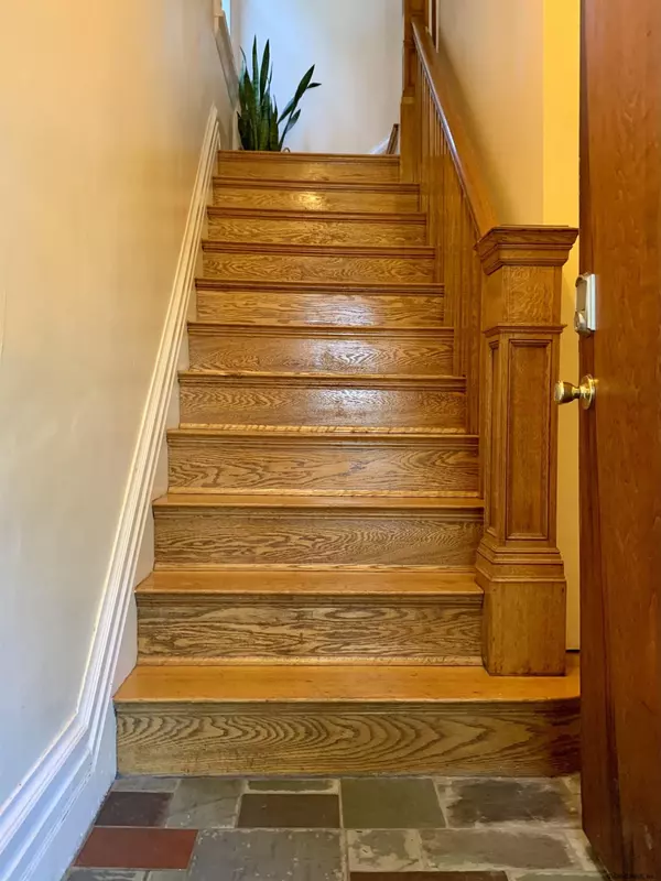 Troy, NY 12180,74 PAWLING Avenue