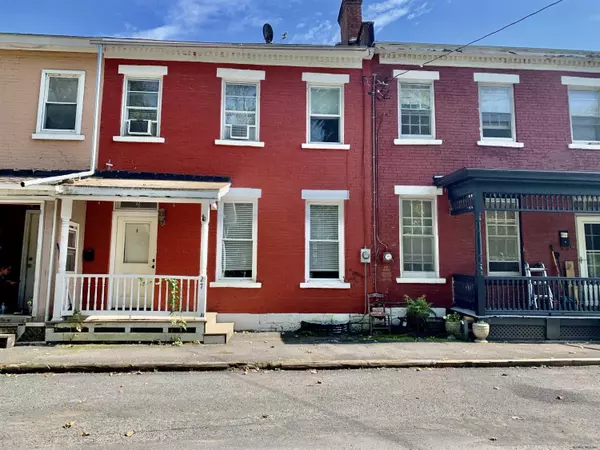 27 BRICK Row, Athens, NY 12015