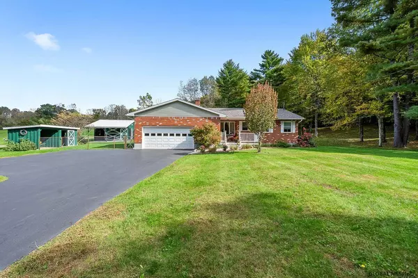 33 DEYO Road, Coeymans, NY 12046