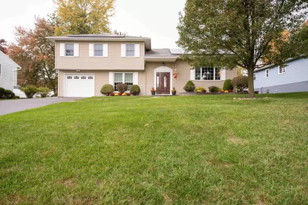 Colonie Village, NY 12205,14 DEBBIE Court