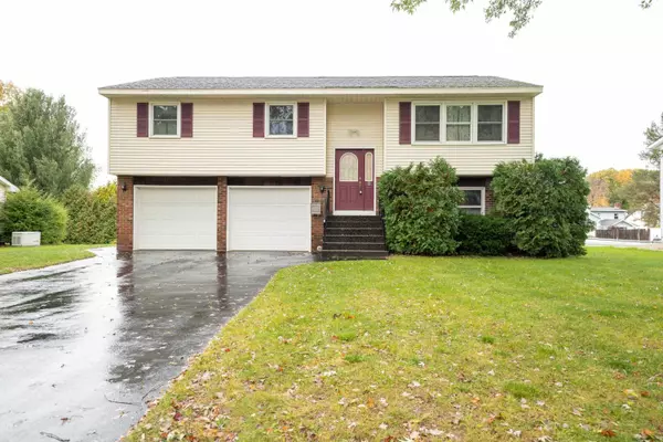 8 CONCORD Drive, Colonie, NY 12309