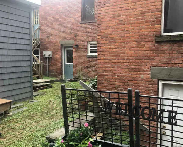 Troy, NY 12180,2136 - 2140 5TH Avenue