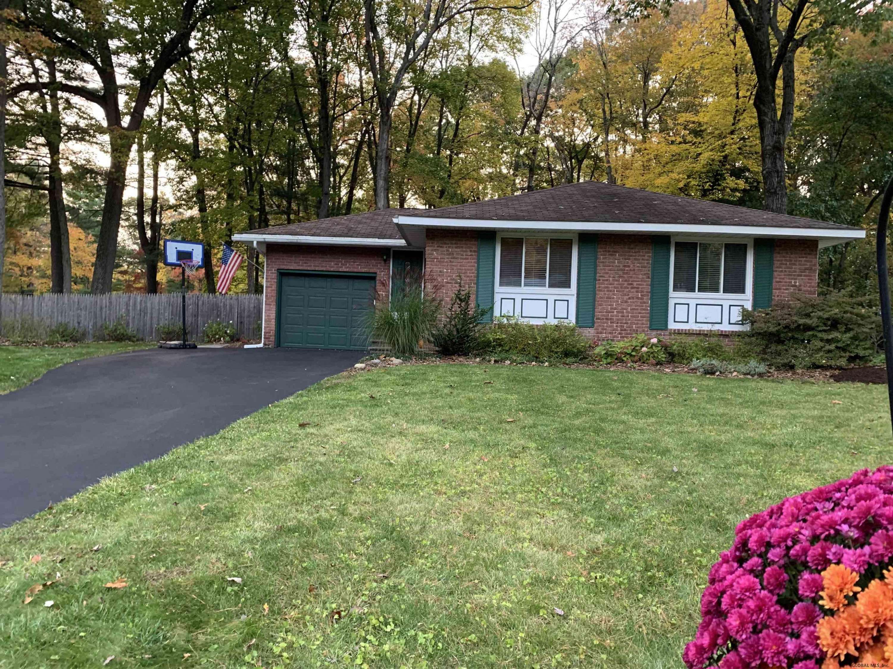36 ACORN Avenue, Clifton Park, NY 12065
