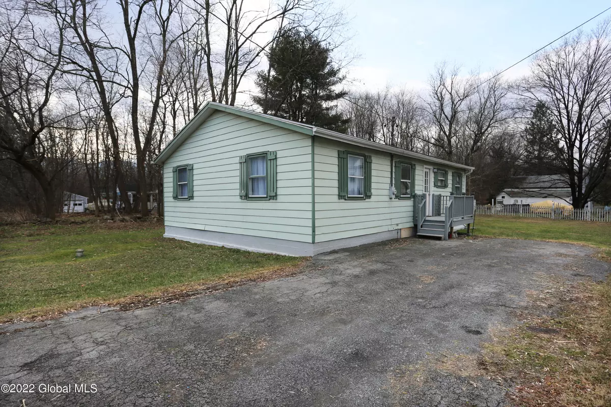 Greenville, NY 12083,18 Hempstead Lane