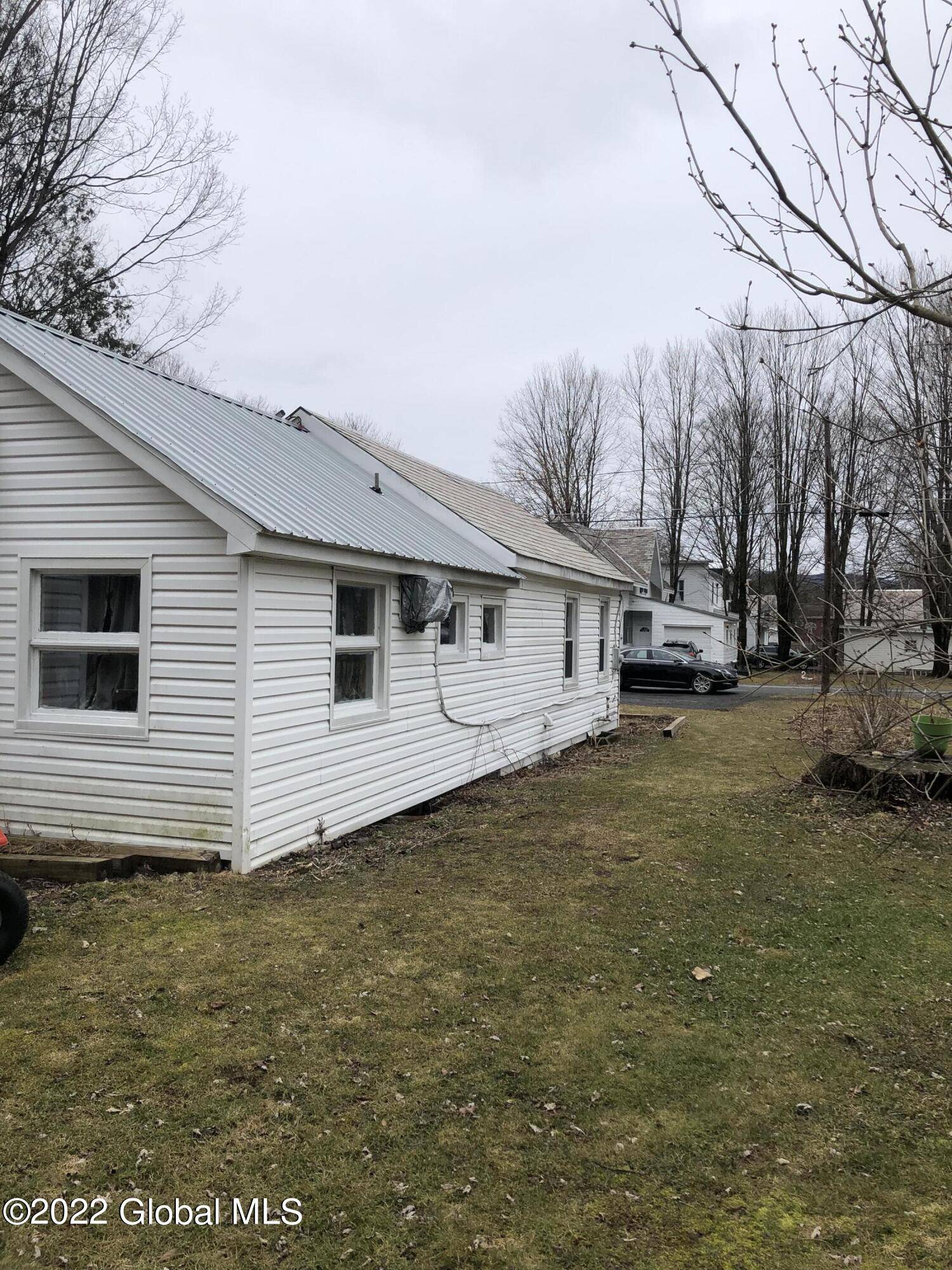 Cambridge, NY 12816,14 Myrtle Avenue