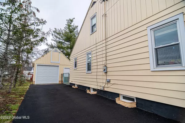 East Greenbush, NY 12144,6 Lakeview Avenue