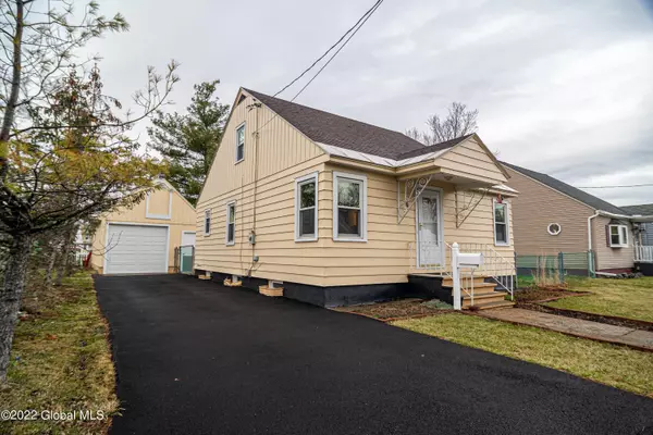 6 Lakeview Avenue, East Greenbush, NY 12144