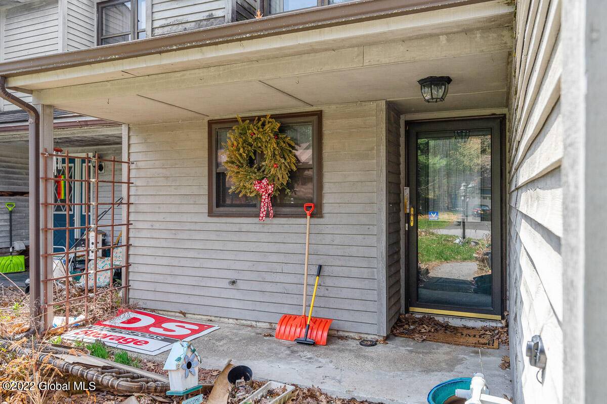 Malta, NY 12020,19 Snowberry Road