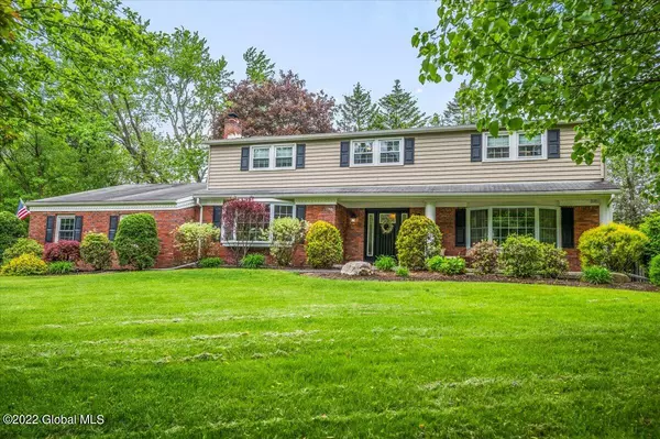 5 Belmonte Lane, Clifton Park, NY 12065