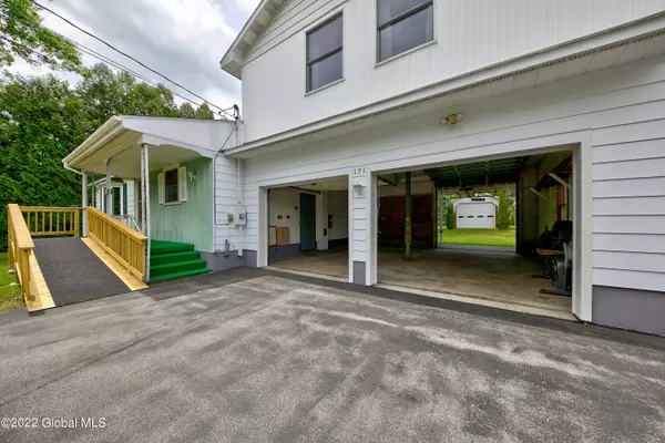 Lake Luzerne, NY 12846,121 E River Drive