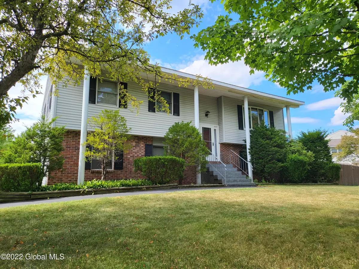 Colonie, NY 12205,2 Amy Marie Court