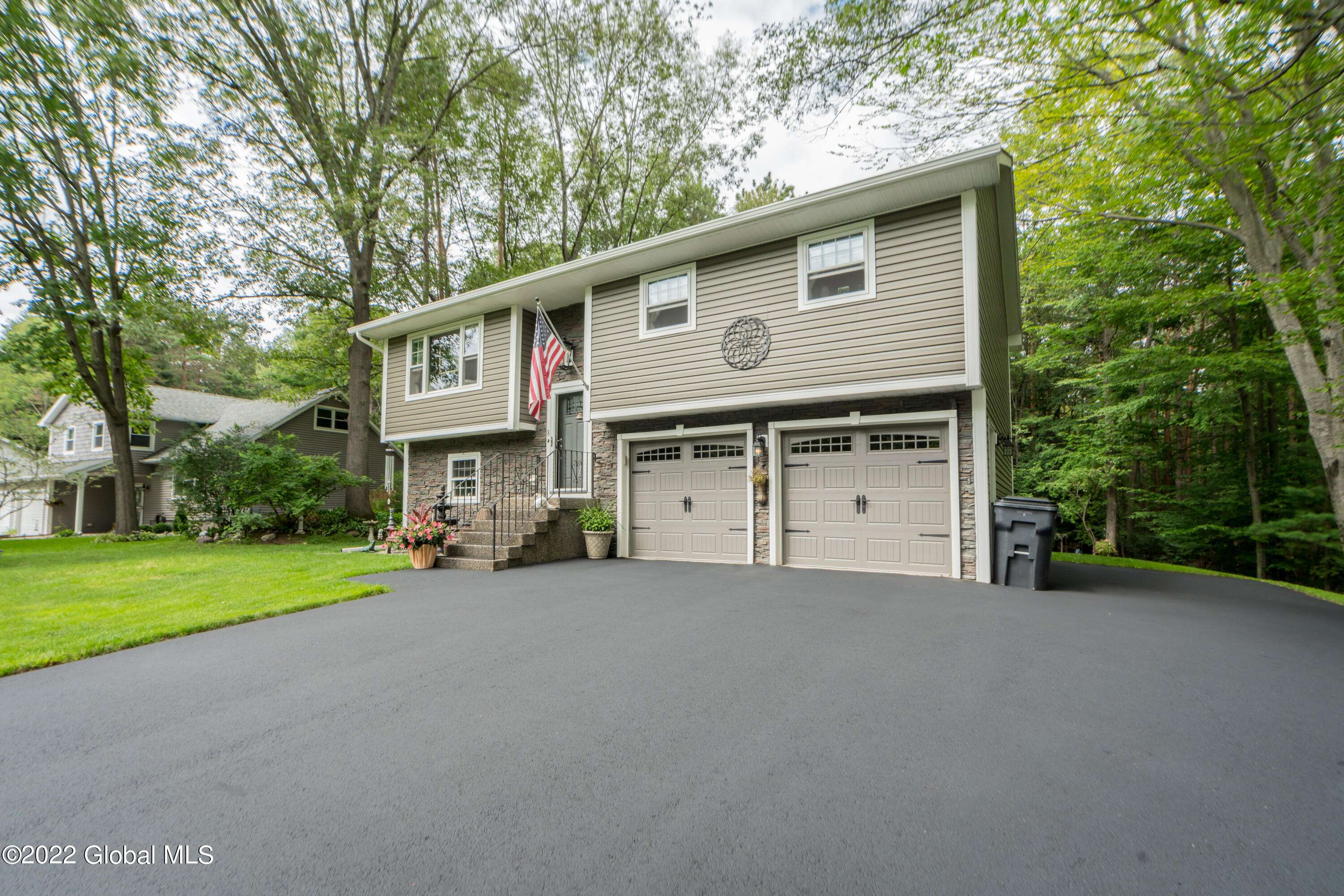8 Wineberry Lane, Malta, NY 12020