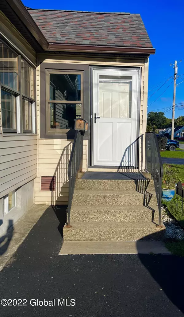 Schenectady, NY 12303,2033 Careleon Road