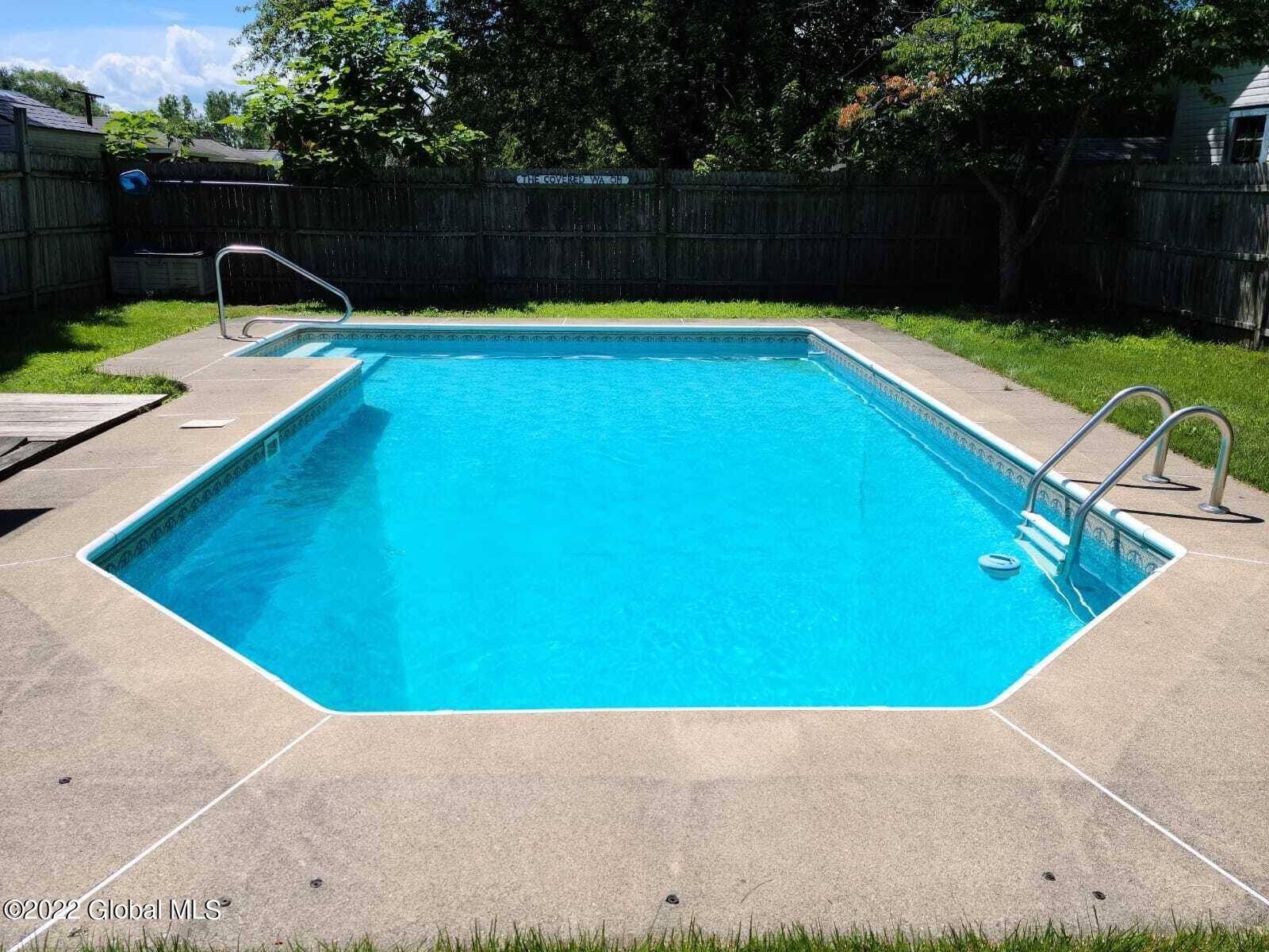 Colonie, NY 12205,21 Martin Terrace