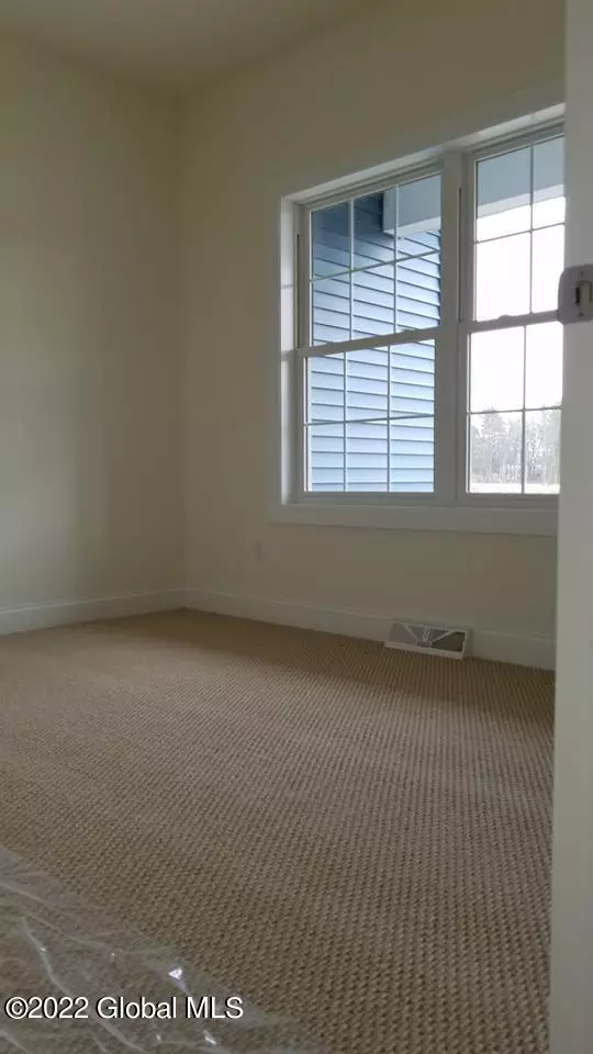 Milton, NY 12020,8 Huntington Way