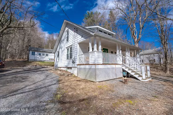 5 Pohndorf Drive, Chatham, NY 12136