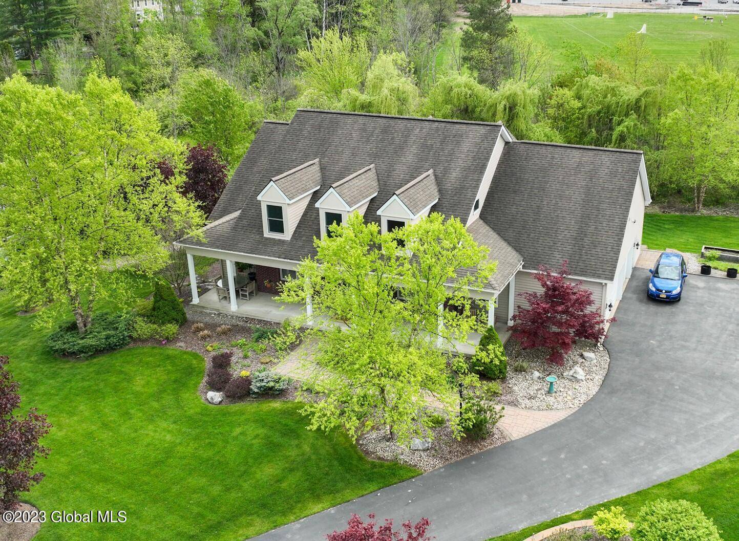 10 Seneca Road, Niskayuna, NY 12309