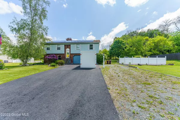 East Greenbush, NY 12144,5 Robin Lane