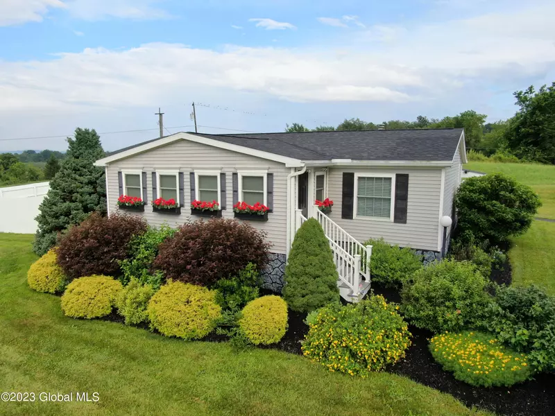 786 Route 32 N, Northumberland, NY 12871