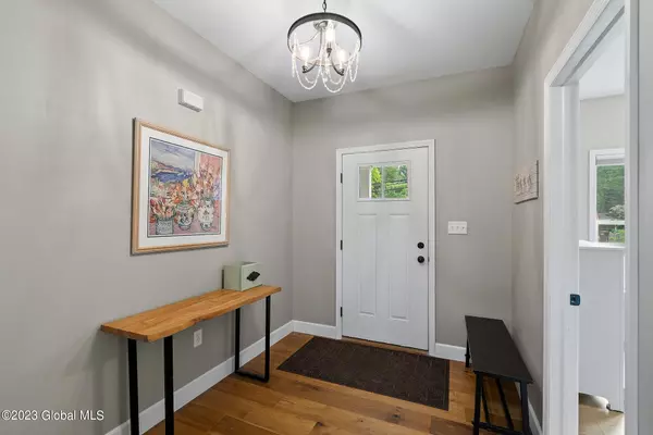 Bethlehem, NY 12158,409 Elm Avenue