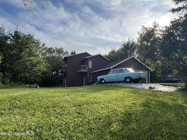 30 Castle Point Road, Athens, NY 12015