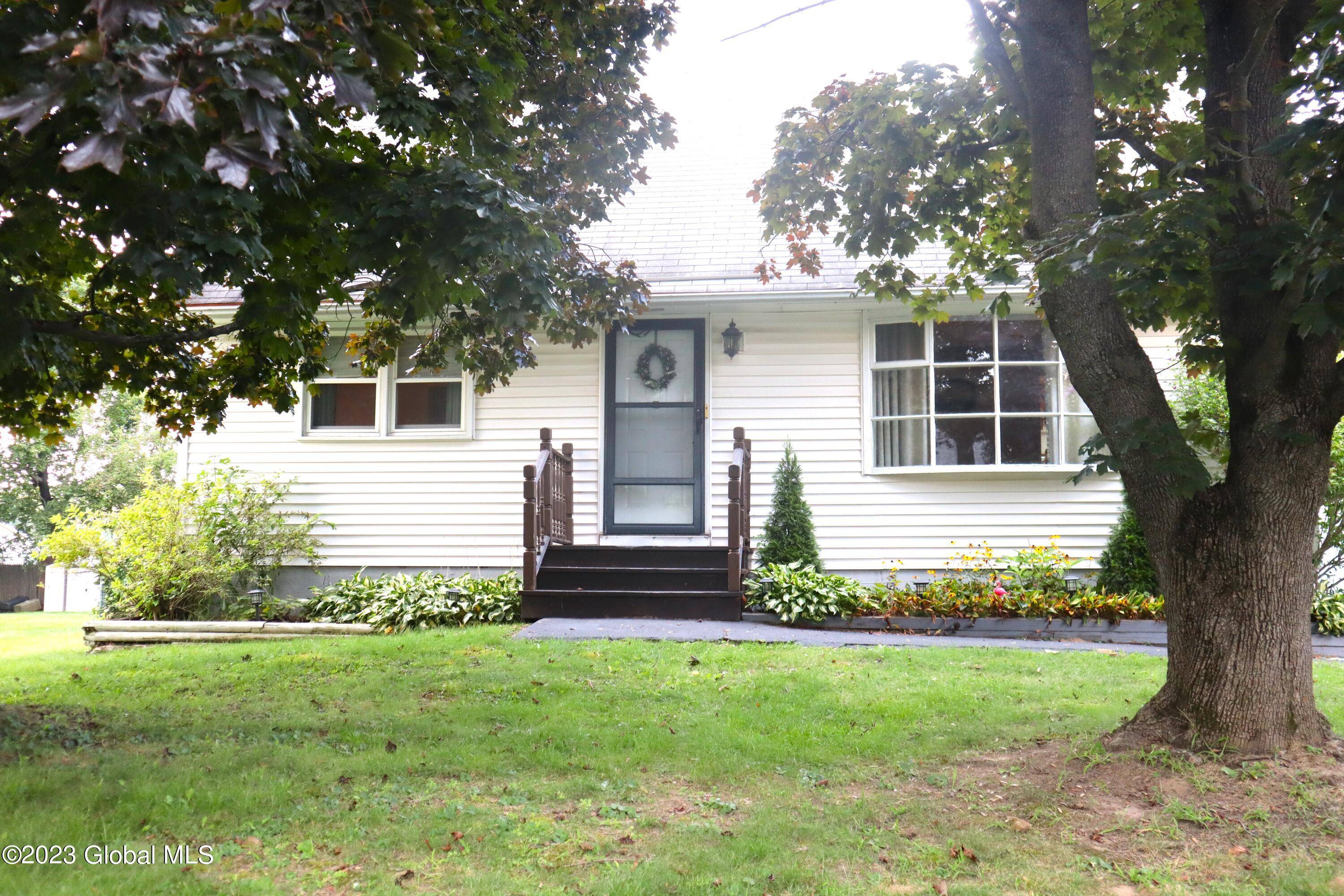 Colonie, NY 12309,9 Amelia Drive