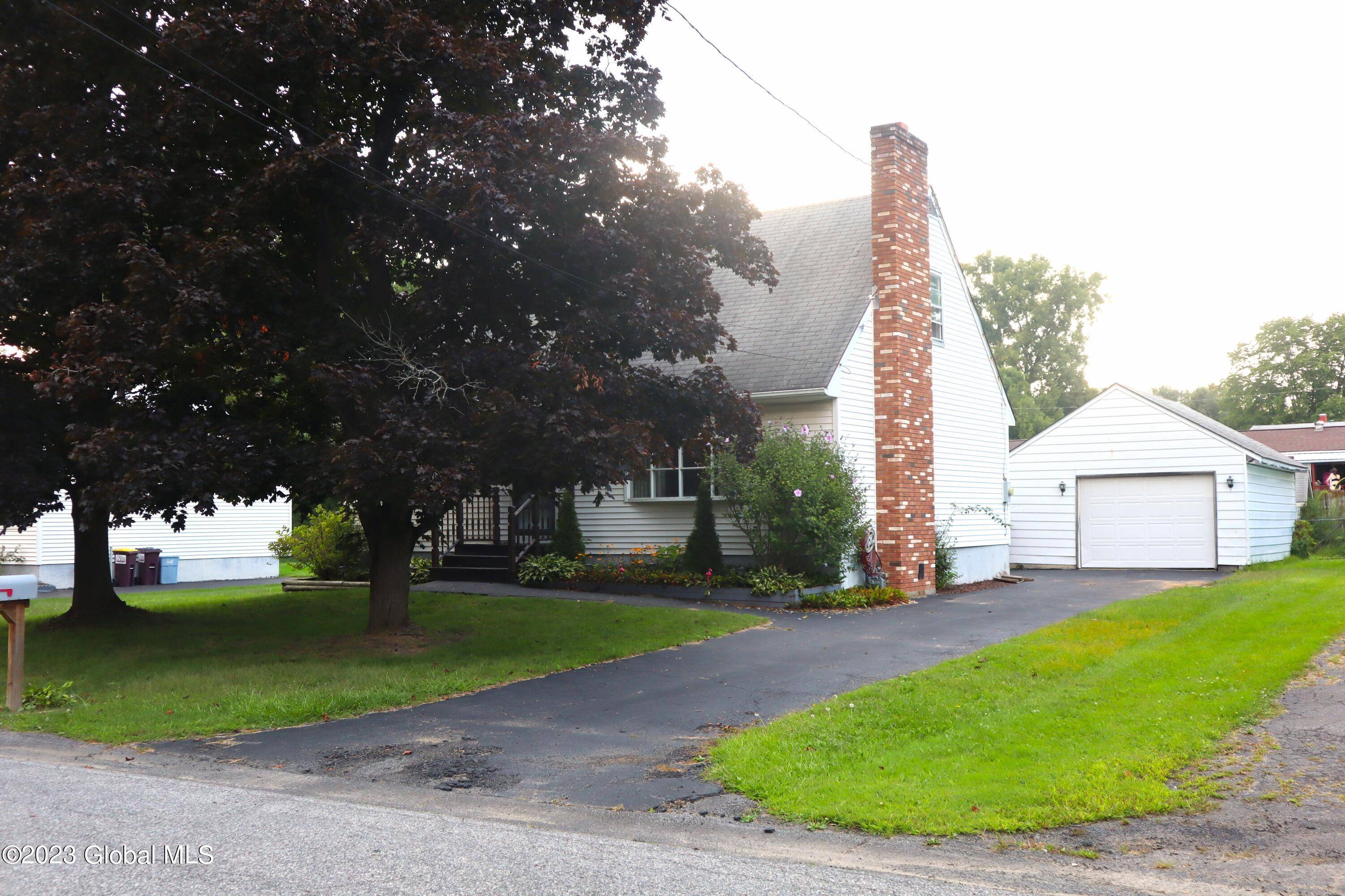 Colonie, NY 12309,9 Amelia Drive