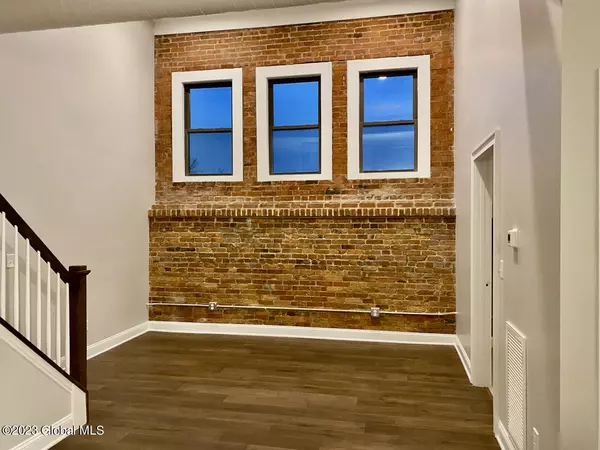 Saratoga Springs, Inside, NY 12866,77 Van Dam Street #401