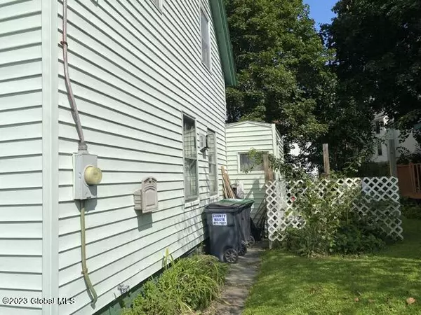 Hoosick Falls, NY 12090,8 Ball Street