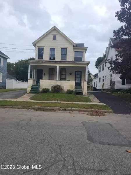 22 7th Avenue, Gloversville, NY 12078