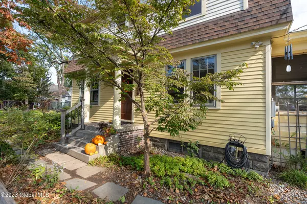 Schenectady, NY 12308,1017 Phoenix Avenue