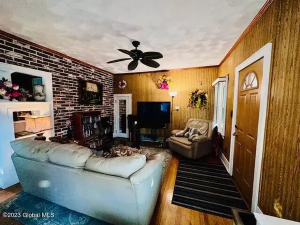 Rensselaer, NY 12144,811 Washington Avenue